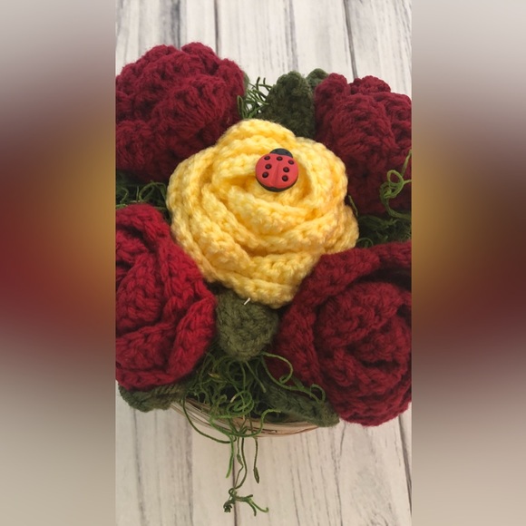 Crochet roses in pot - Picture 2 of 2